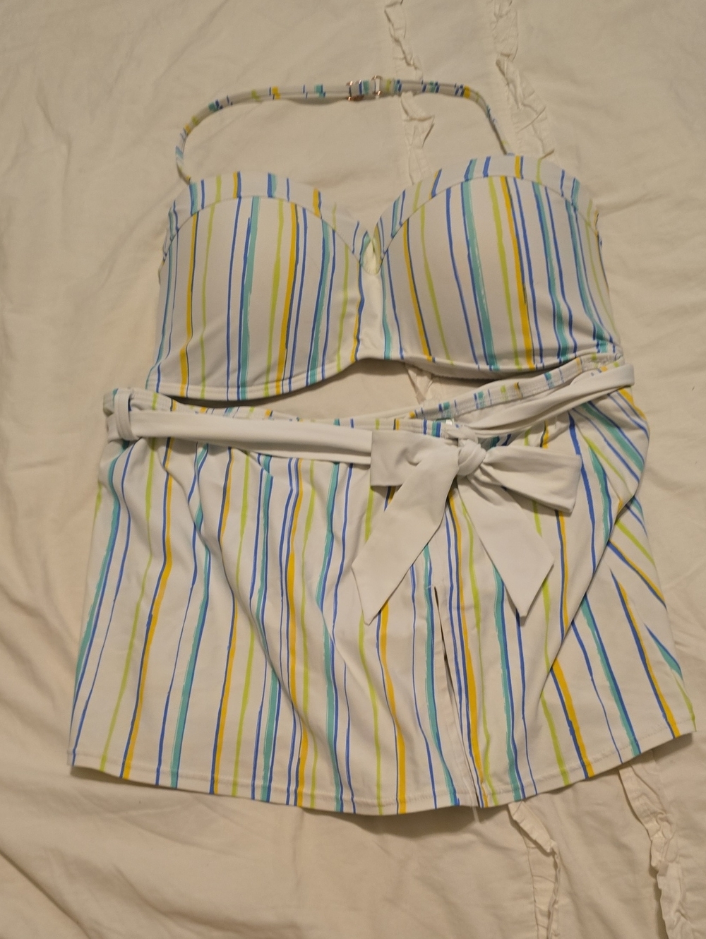 Women’s White Striped 2 Piece Bathing Suit W Skirted Bottoms And Bow Detail